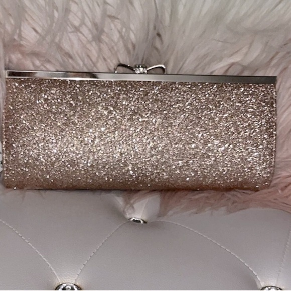 I.N.C. International Concepts
Carolyn Glitter Clutch Rose Gold - Picture 10 of 14